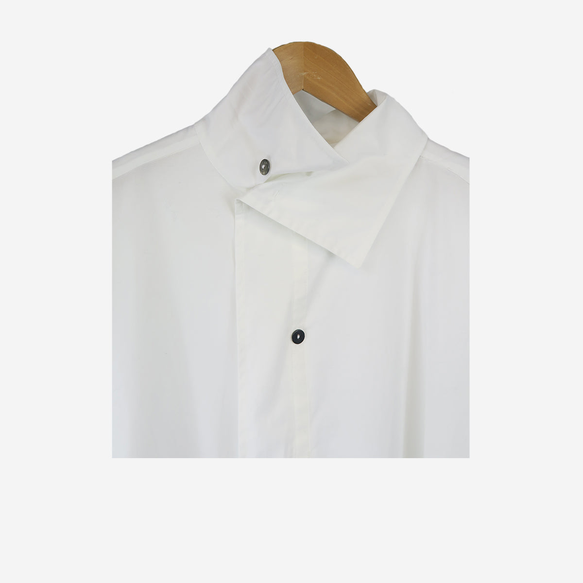 WHITE COLLARED SHIRT