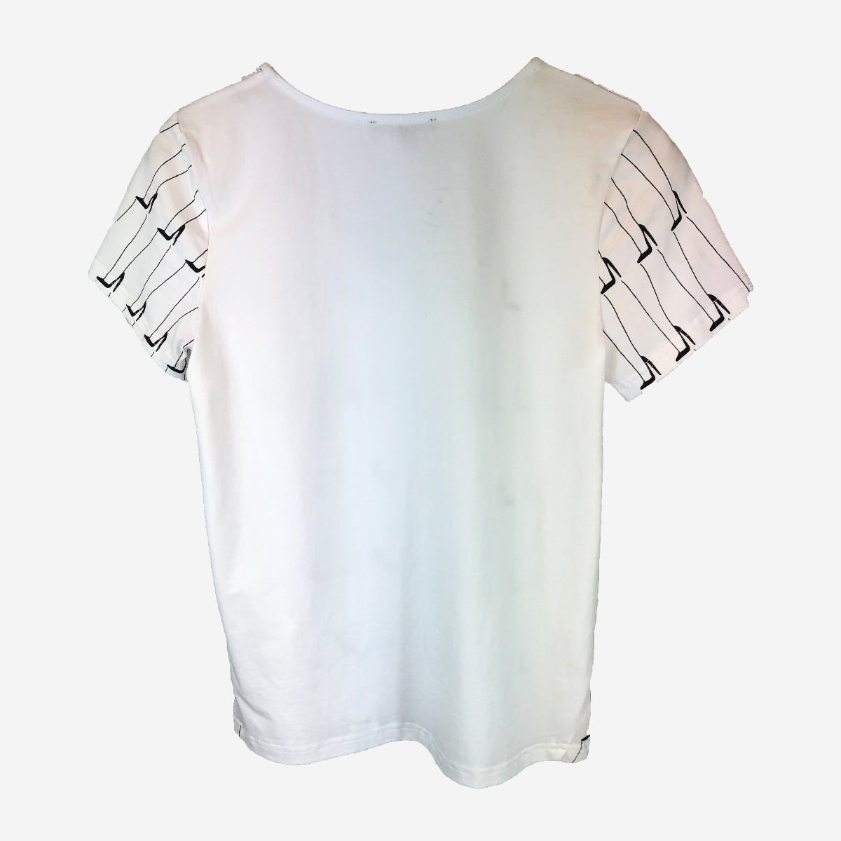 SHORT SLEEVED TOP IN BLACK AND WHITE