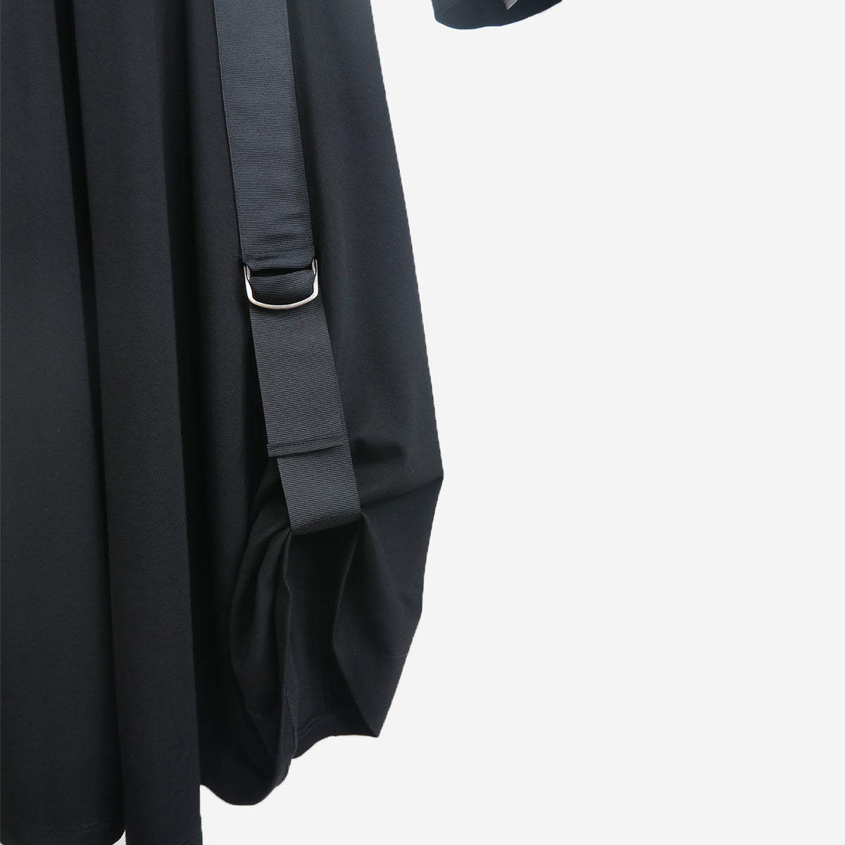DRESS WITH D TRIM RING