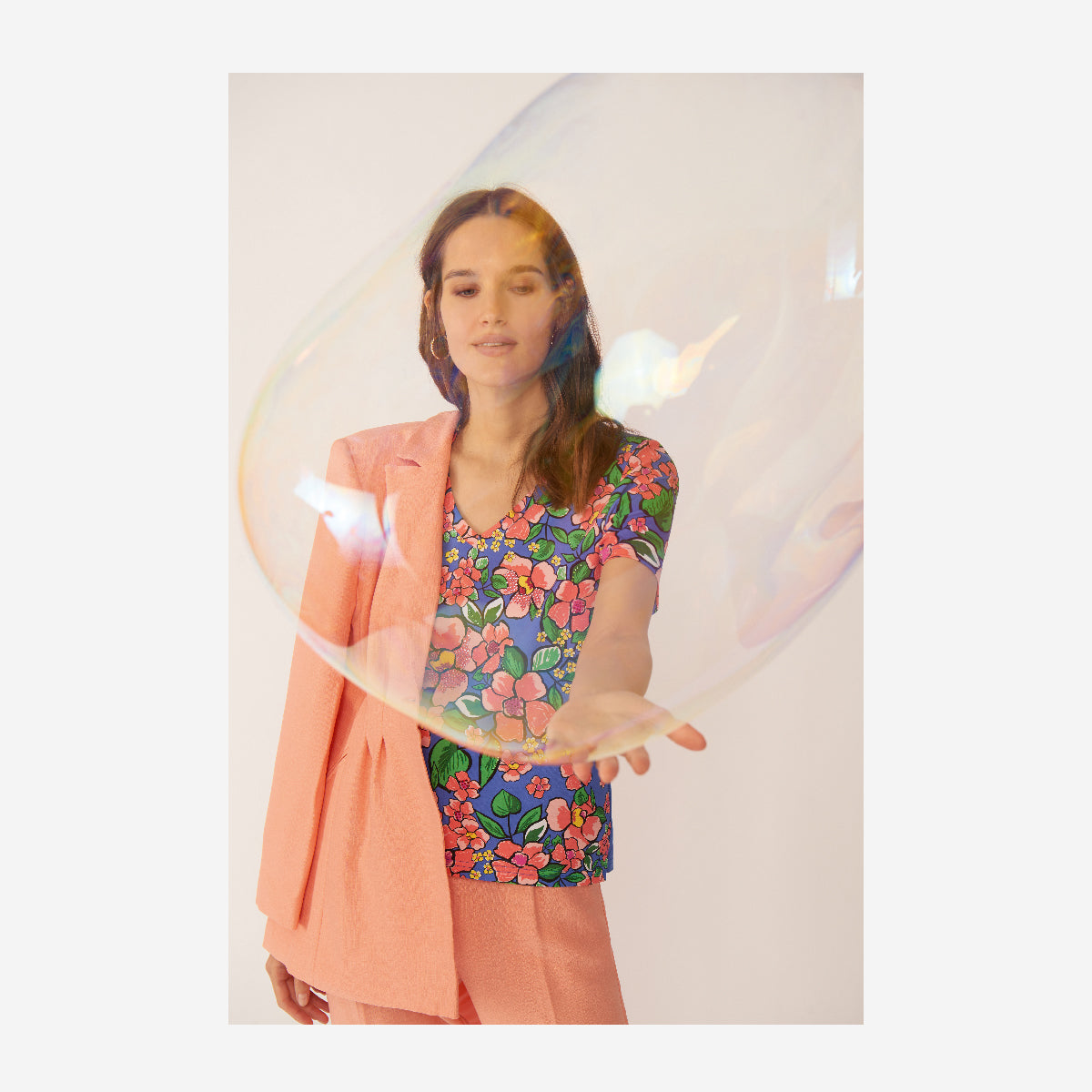 SHORT SLEEVED V NECK PRINTED TOP