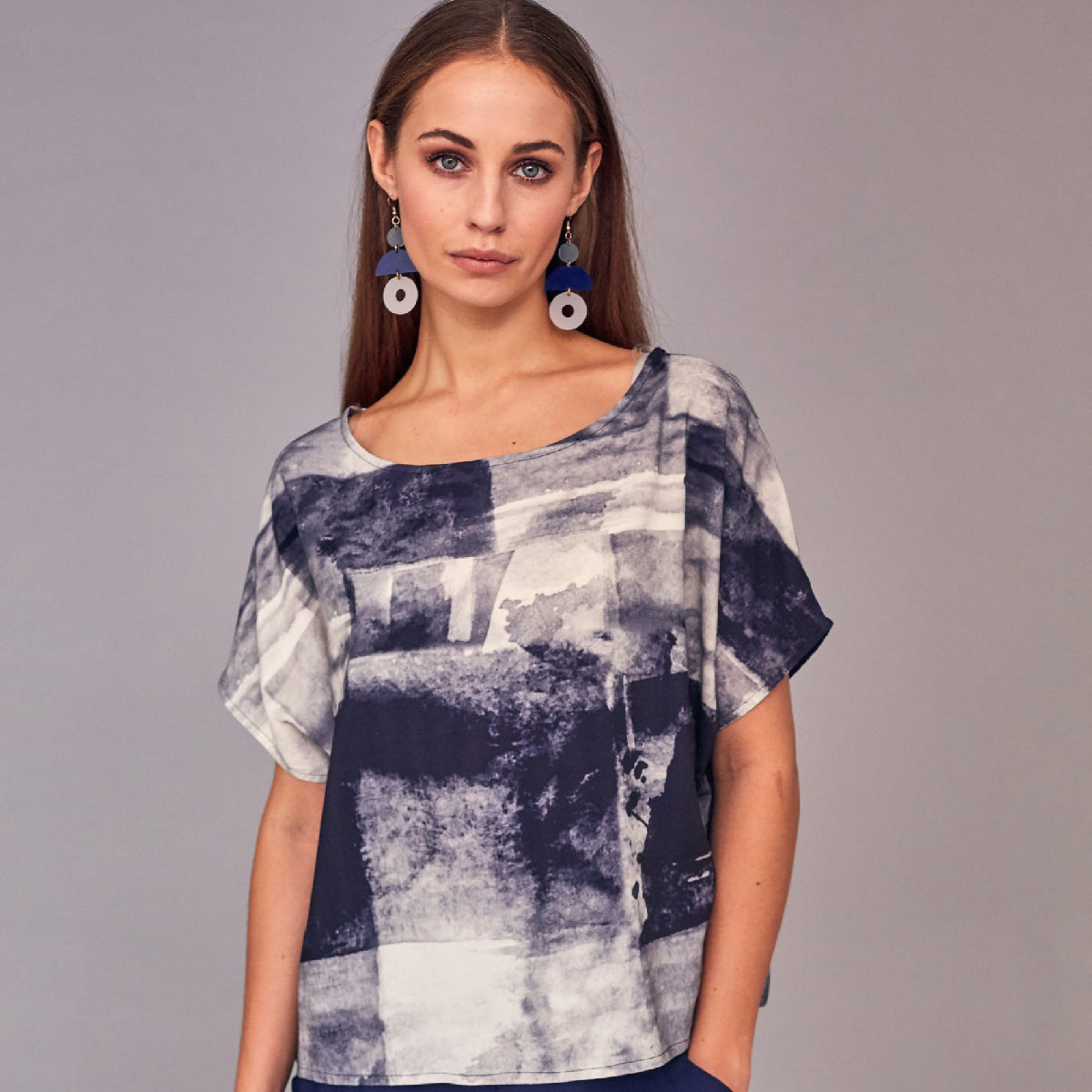 GRAPHIC PRINT LINEN MIX TOP