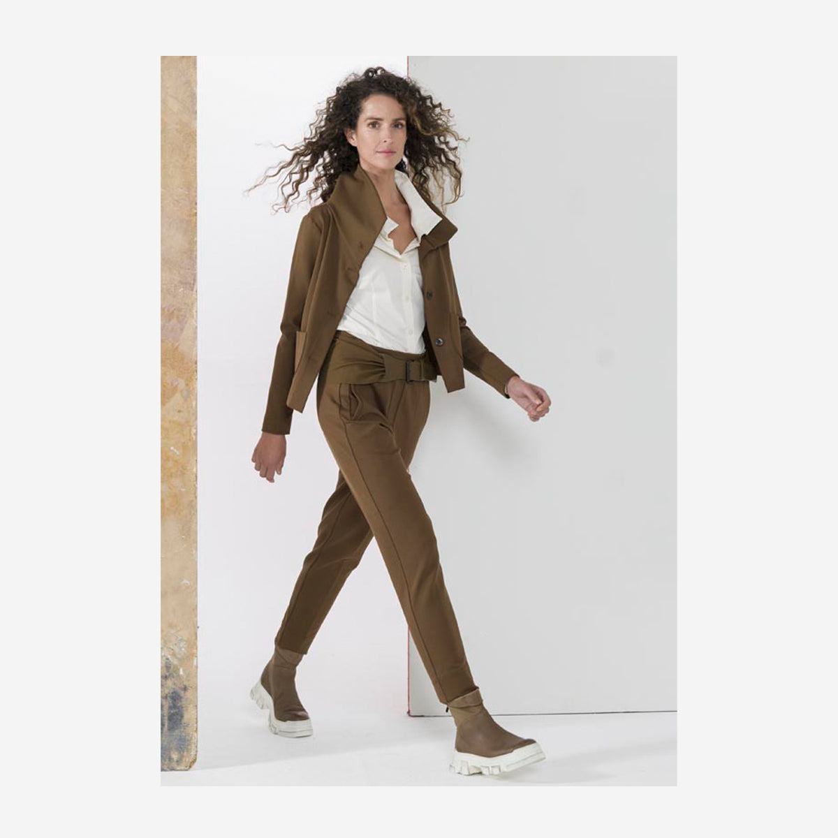 STRETCHY  HIGH WAISTED TROUSERS