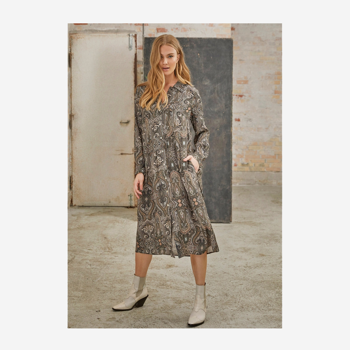 ANNICA BUTTON DRESS