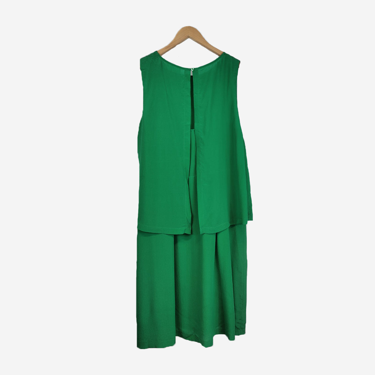 SLEEVELESS SHIFT DRESS