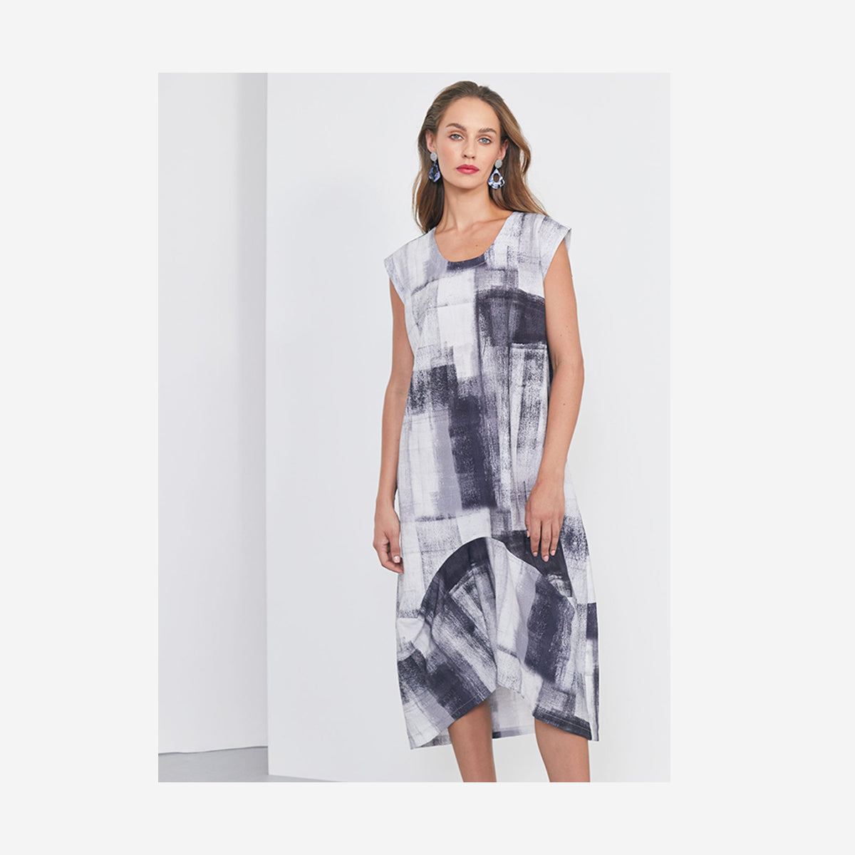 PRINT DRESS CURVE HEMLINE