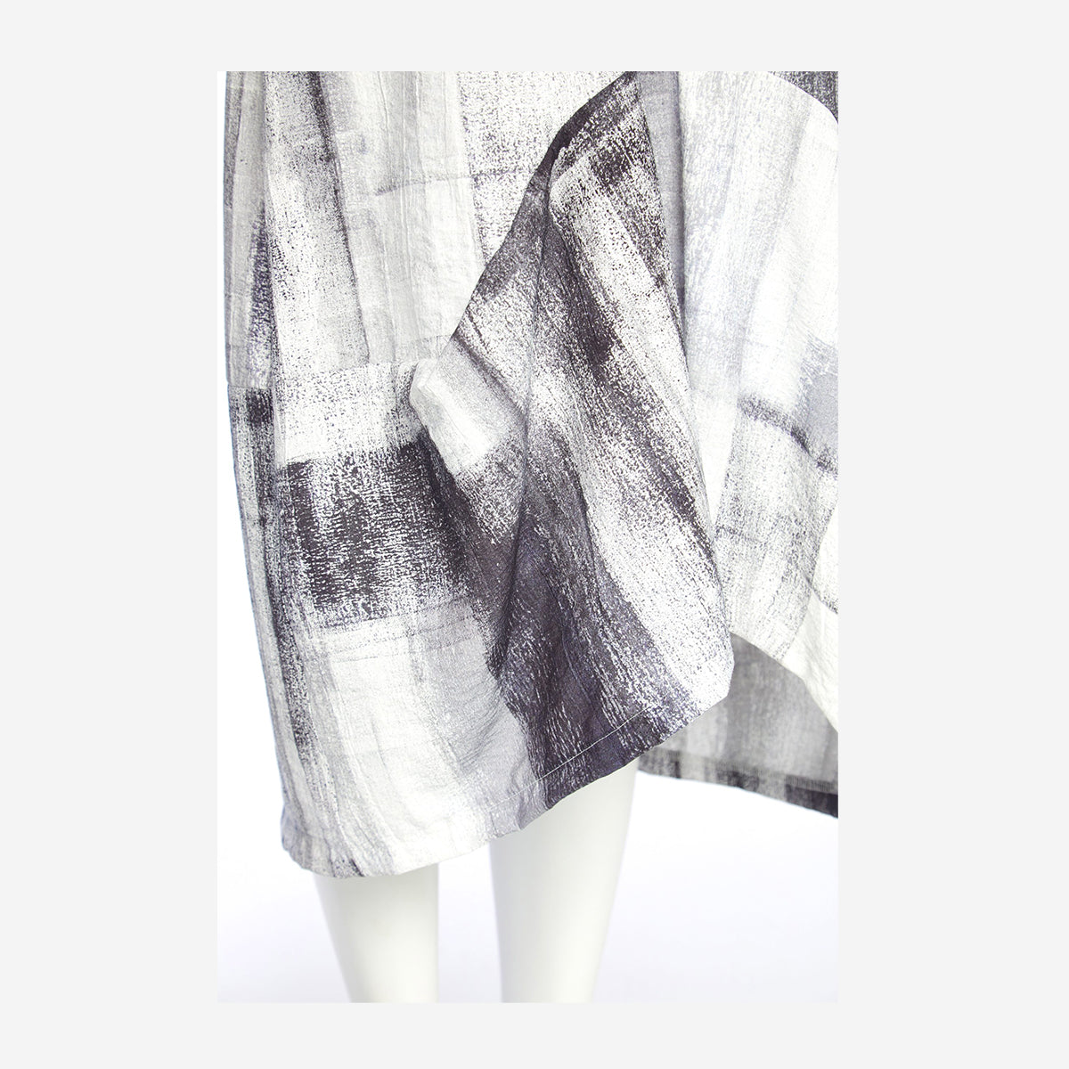 PRINT DRESS CURVE HEMLINE