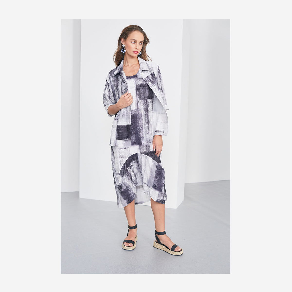 PRINT DRESS CURVE HEMLINE