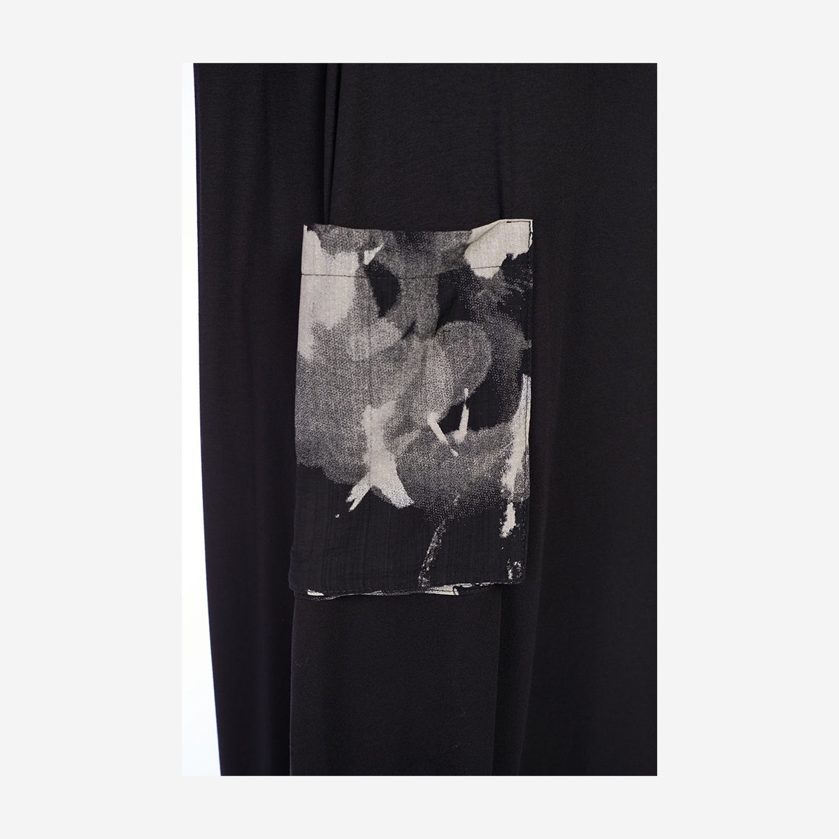 DRESS WITH PRINT TOP PANEL AND POCKETS