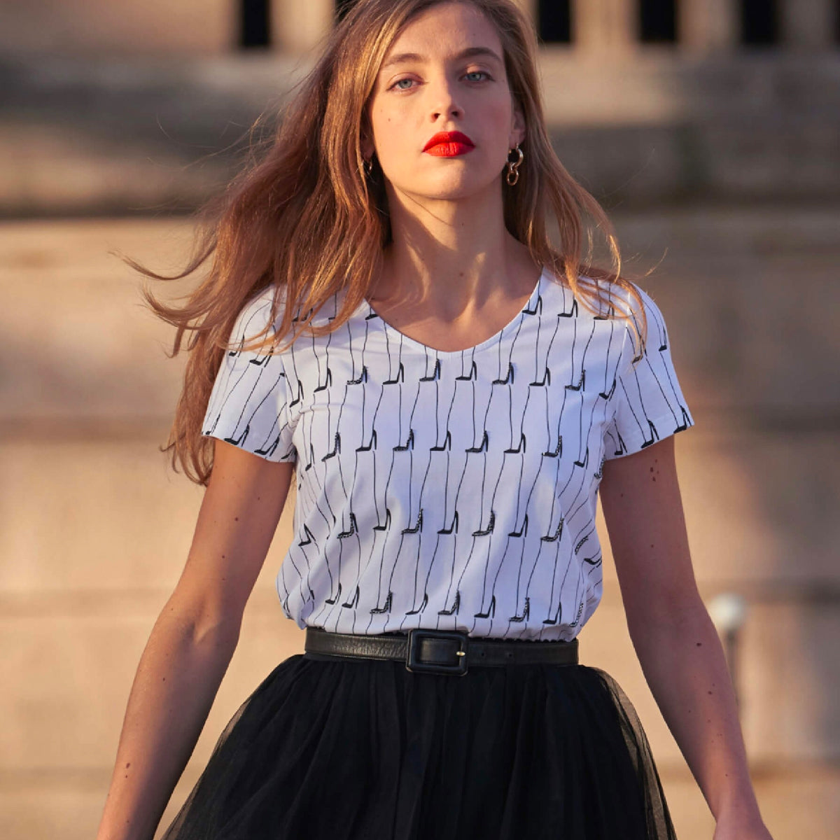SHORT SLEEVED TOP IN BLACK AND WHITE