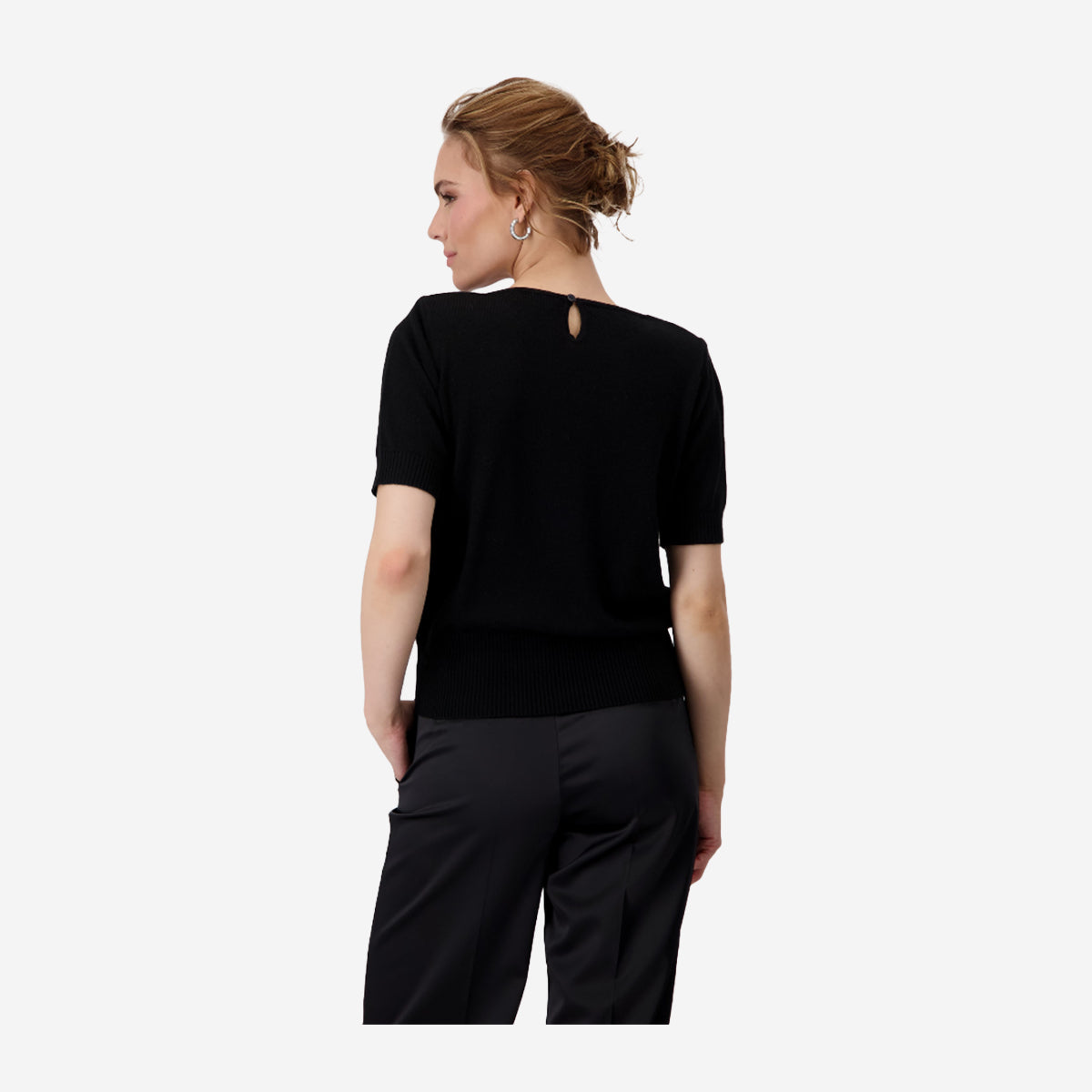 MONARI SHORT SLEEVED TOP WITH SEQUINS 808473/999