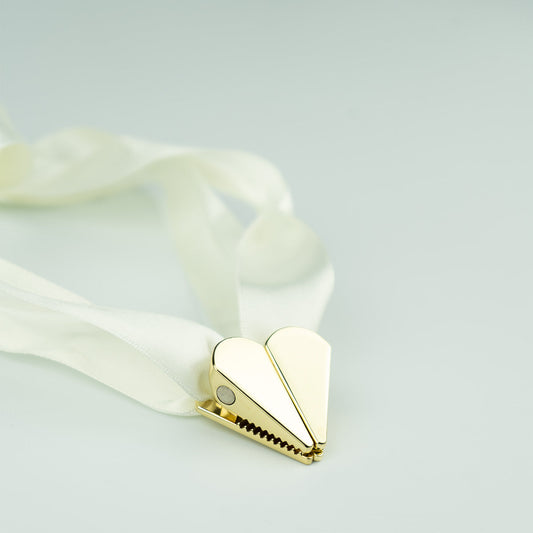 VERSI HEART NECKLACE - OFF WHITE