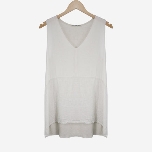 SLEEVELESS V NECK TOP