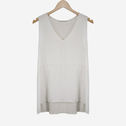 SLEEVELESS V NECK TOP