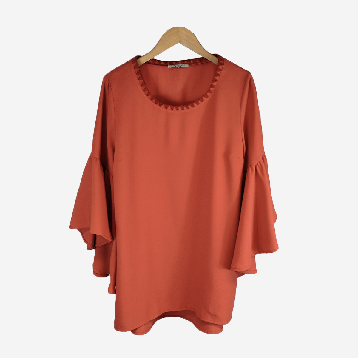 FLUTED SLEEVE BLOUSE
