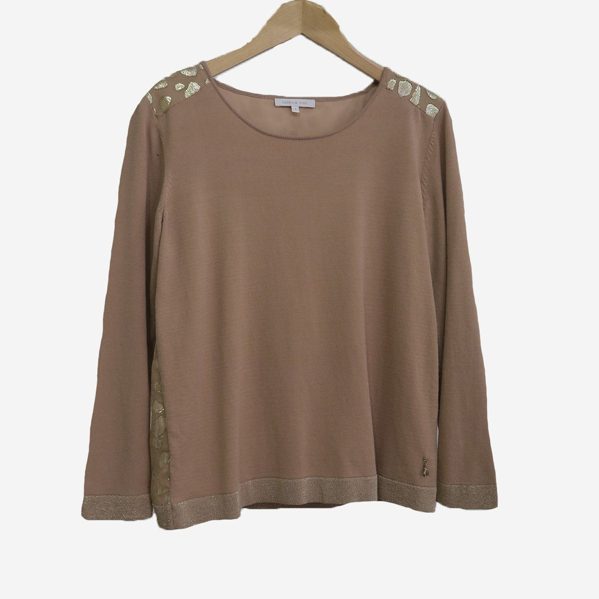 ROUND NECK KNIT WITH GOLD BACK